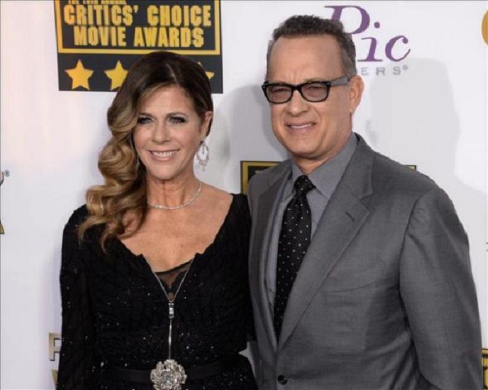 Los esposos y actores Rita Wilson y Tom Hanks posan para las c&aacute;maras. (EFE). 