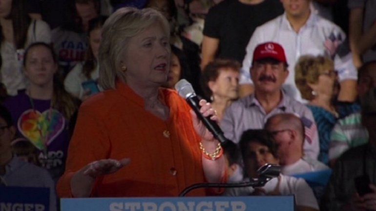 Los medios de prensa confirmaron que el padre del autor de la masacre de Orlando estaba entre los participantes en el mitin de Hillary Clinton en Kissimmee.