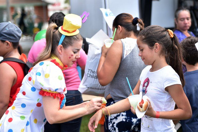 Los niños ademas de recibir útiles escolares disfrutaron de varias actividades recreativas.