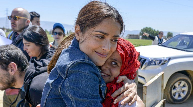 La actriz visitó un campo de refugiados en Siria.