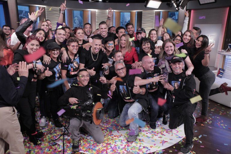 La Dra. Polo junto a parte de su equipo de producción.