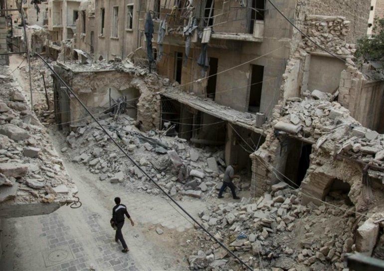 <p>Vista de la devastaci&oacute;n que han causado los bombardeos en Alepo.</p>