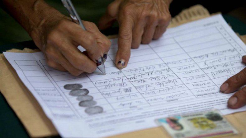 Tribunales de Aragua y Carabobo suspendieron el proceso de recolección de firmas con que la oposición intenta realizar el proceso revocatorio al presidente Nicolás Maduro 