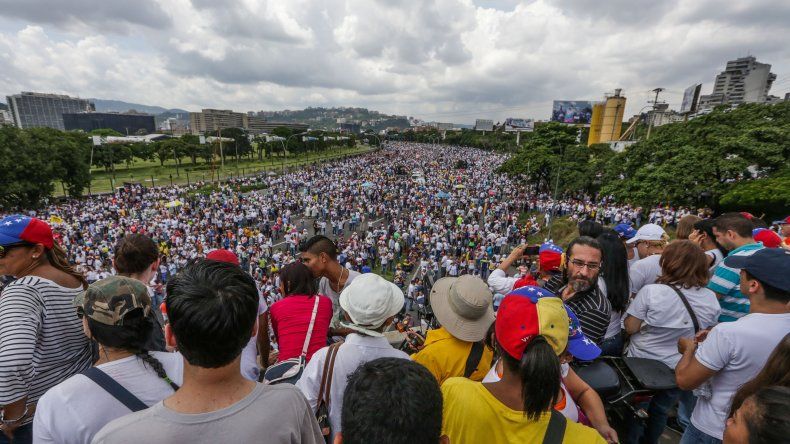 La alianza opositora Mesa de la Unidad Democrática (MUD) convocó a una huelga general de 12 horas el próximo viernes en todo el país