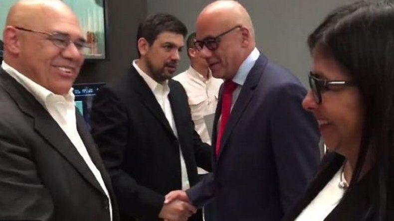 Entretelones del diálogo en Venezuela: Así se despidieron al culminar la primera reunión