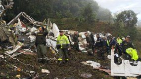 La luz del día dejó ver las dimensiones del accidente aéreo en Medellín.