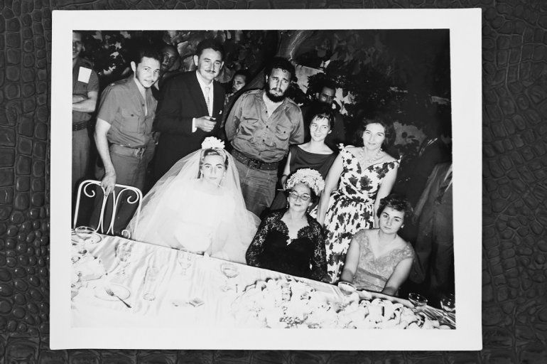 <b>De izq. a der. Raúl, Agustina, Ramón, Fidel, Angelita, Emma, Lina Ruz (madre) y Juanita Castro Ruz. </b>