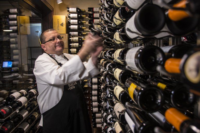 Además de chef, Cuadrado es un sumiller, experto en vinos, del que tenemos mucho que aprender.