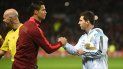 Cristiano podría empatar a Messi con más premios al Mejor Jugador del año que otorga la FIFA. Cristiano podría empatar a Messi con más premios al Mejor Jugador del año que otorga la FIFA.