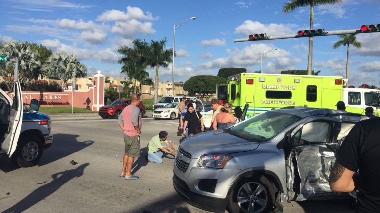 Vista de uno de los veh&iacute;culos involucrados en el accidente ocurido este martes en las inmediaciones de Fountainebleau, en el noroeste de Miami-Dade.