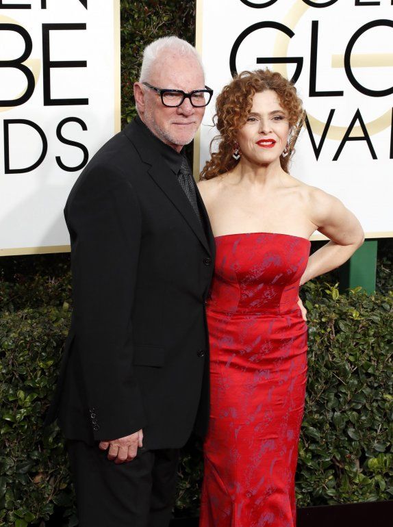 Los actores Malcolm McDowell y Bernadette Peters.