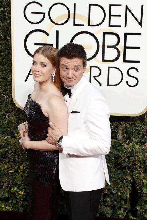 Los actores  Amy Adams y Jeremy Renner.
