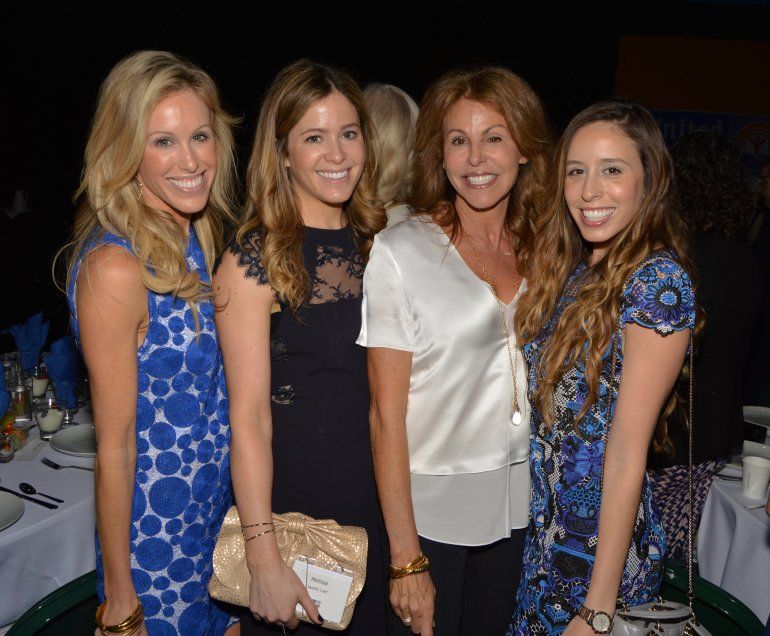 Amanda  Saiontz,  Leslie Miller Saiontz,  Melissa  Saiontz y Raquel  Saiontz