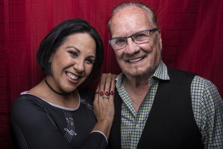 Los cantantes cubanos Lucy Grau y Carlos Oliva. 
