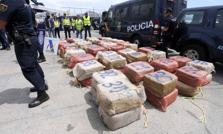 Los 80 fardos con 2.400 kilos de cocaína descargados en la Base Naval en Las Palmas de Gran Canaria