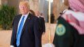 Arabia Saudita, país gobernado por una dinastía absolutista, tiene un temor enorme: perder su hegemonía en Oriente Medio a manos de Irán. En Trump, quien llegó este sábado en visita oficial a ese país, los saudíes han encontrado a un líder mundial que comparte ese miedo. Arabia Saudita, país gobernado por una dinastía absolutista, tiene un temor enorme: perder su hegemonía en Oriente Medio a manos de Irán. En Trump, quien llegó este sábado en visita oficial a ese país, los saudíes han encontrado a un líder mundial que comparte ese miedo.