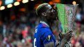 El mediocampista francés, Paul Pogba, celebró su primer título con los Diablos Rojos. El mediocampista francés, Paul Pogba, celebró su primer título con los Diablos Rojos.