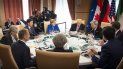 Durante la jornada de este sábado, las divergencias entre los líderes de Estados Unidos, Canadá, Francia, Reino Unido, Alemania, Italia y Japón continuaron siendo palpables en cuestiones comerciales y sobre Rusia. Durante la jornada de este sábado, las divergencias entre los líderes de Estados Unidos, Canadá, Francia, Reino Unido, Alemania, Italia y Japón continuaron siendo palpables en cuestiones comerciales y sobre Rusia.