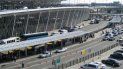 El objeto fue hallado por la policía en un cubo de la basura situado en la tercera planta de la terminal A, en el área que precede al control de seguridad de los pasajeros. El objeto fue hallado por la policía en un cubo de la basura situado en la tercera planta de la terminal A, en el área que precede al control de seguridad de los pasajeros.