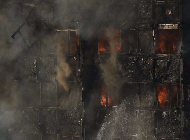 <p>El fuego consumi&oacute; pr&aacute;cticamente por completo la Torre Grenfell en el barrio de North Kensington. </p><p></p>
