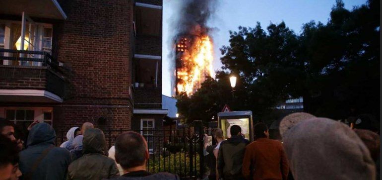 La ciudad se paraliz&oacute; ante el incendio. 