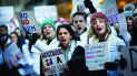 Estudiantes de Medicina del área de Nueva York protestan contra el plan propuesto para revocar el Obamacare. Estudiantes de Medicina del área de Nueva York protestan contra el plan propuesto para revocar el Obamacare.