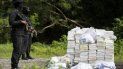 Agentes dominicanos prestan guardia durante la incineración de 1297 kilos de diferentes drogas. Agentes dominicanos prestan guardia durante la incineración de 1297 kilos de diferentes drogas.