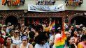 Miles de personas festejan el Desfile del Orgullo Gay en la ciudad de Nueva York. Miles de personas festejan el Desfile del Orgullo Gay en la ciudad de Nueva York.