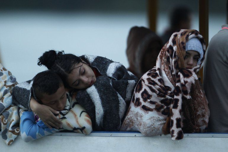 Ni&ntilde;os rescatados en el naufragio.