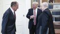 Kislyak también volvió a la polémica después de que el pasado 10 de mayo mediara en la reunión en el Despacho Oval entre Trump y el ministro de Exteriores ruso, Serguéi Lavrov. Kislyak también volvió a la polémica después de que el pasado 10 de mayo mediara en la reunión en el Despacho Oval entre Trump y el ministro de Exteriores ruso, Serguéi Lavrov.