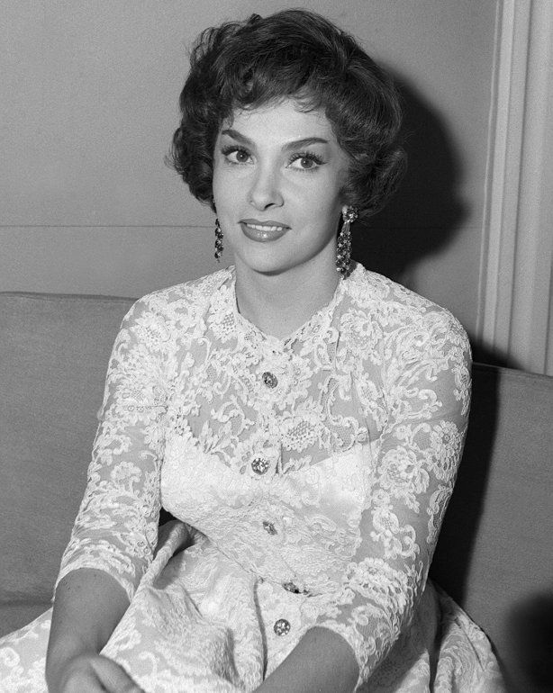 La actriz Gina Lollobrígida a su llegada para el rodaje de la película 