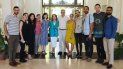 El grupo de los primeros jóvenes cubanosmericanos que viajó a Cuba tras el restablecimiento de las relaciones fue recibido por el entonces jefe de negocios de la Embajada de EEUU en la isla. El grupo de los primeros jóvenes cubanosmericanos que viajó a Cuba tras el restablecimiento de las relaciones fue recibido por el entonces jefe de negocios de la Embajada de EEUU en la isla.