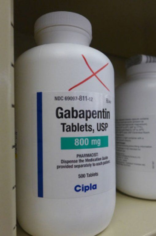 Un frasco abierto de gabapentina en Fruth Pharmacy, en Athens, Ohio. La farmac&eacute;utica Rachel Quivey dijo que es uno de los f&aacute;rmacos que m&aacute;s se vende. 