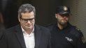 El empresario español Javier Martín-Artajo, que fue supervisor de la estrategia de inversiones de la oficina de JPMorgan en Londres, se había entregado a la Policía en España en agosto de 2013 tras saber que estaba en busca y captura, pero quedó en libertad horas después. El empresario español Javier Martín-Artajo, que fue supervisor de la estrategia de inversiones de la oficina de JPMorgan en Londres, se había entregado a la Policía en España en agosto de 2013 tras saber que estaba en busca y captura, pero quedó en libertad horas después.