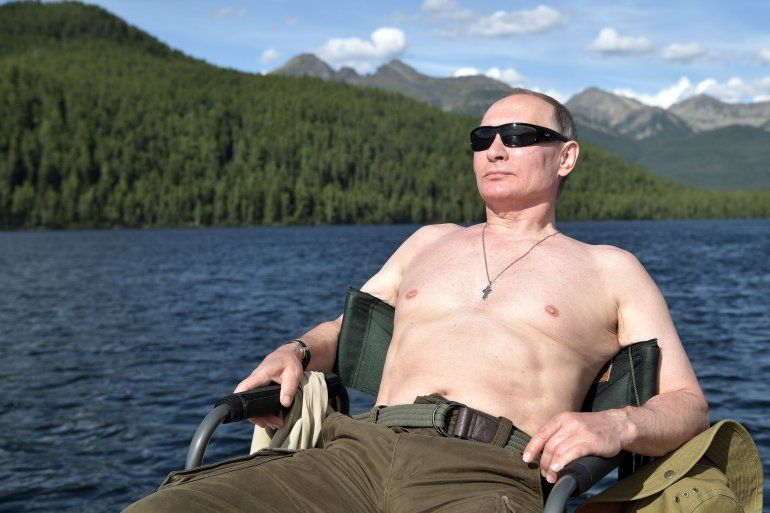 Putin tambi&eacute;n se dio un refrescante ba&ntilde;o en un lago de la zona, donde, pese a ser verano, las temperaturas durante la noche descienden hasta los 5 grados sobre cero.<br>