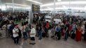 El ministro de Fomento, Íñigo de la Serna, anunció tras la reunión que un número significativo de agentes del instituto armado se sumarán a las líneas de control del aeropuerto El Prat. El ministro de Fomento, Íñigo de la Serna, anunció tras la reunión que un número significativo de agentes del instituto armado se sumarán a las líneas de control del aeropuerto El Prat.