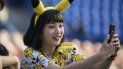 Una aficionada juega a Pokemon Go en un estadio de Yokohama, al sur de Tokio Una aficionada juega a Pokemon Go en un estadio de Yokohama, al sur de Tokio