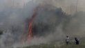 El incendio forestal declarado en Kalamos, Grecia, amenaza seriamente a unas viviendas de la zona. El incendio forestal declarado en Kalamos, Grecia, amenaza seriamente a unas viviendas de la zona.