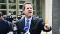 El abogado del narcotraficante Joaquín El Chapo Guzmán, Jeffrey Lichtman se dirige a los medios en las afueras del juzgado federal de Brooklyn, Nueva York, EEUU, este 14 de agosto de 2017. El abogado del narcotraficante Joaquín El Chapo Guzmán, Jeffrey Lichtman se dirige a los medios en las afueras del juzgado federal de Brooklyn, Nueva York, EEUU, este 14 de agosto de 2017.