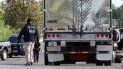Tres mujeres y 14 hombres, todos adultos, fueron rescatados dentro de un camión en Texas. Tres mujeres y 14 hombres, todos adultos, fueron rescatados dentro de un camión en Texas.