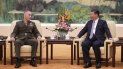 El presidente de China, Xi Jinping se reúne con el general Joseph Dunford, jefe del Estado Mayor de EEUU en el Grán Salón del Pueblo en Pekín (China). El presidente de China, Xi Jinping se reúne con el general Joseph Dunford, jefe del Estado Mayor de EEUU en el Grán Salón del Pueblo en Pekín (China).