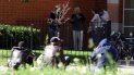 La Policía Montada canadiense dijo que desde el 1 de agosto ha interceptado a más de 3.800 personas que han entrado ilegalmente en Canadá desde Estados Unidos, a través de Quebec, para solicitar refugio. La Policía Montada canadiense dijo que desde el 1 de agosto ha interceptado a más de 3.800 personas que han entrado ilegalmente en Canadá desde Estados Unidos, a través de Quebec, para solicitar refugio.