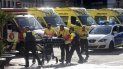 Traslado de uno de los heridos tras el atentado ocurrido este 17 de agosto de 2017 en las Ramblas de Barcelona, donde una furgoneta atropelló a decenas de peatones. Traslado de uno de los heridos tras el atentado ocurrido este 17 de agosto de 2017 en las Ramblas de Barcelona, donde una furgoneta atropelló a decenas de peatones.