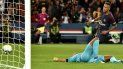 Neymar supera al arquero del Toulouse Alban Lafont para anotar uno de los seis goles que logró el club parisino. Neymar supera al arquero del Toulouse Alban Lafont para anotar uno de los seis goles que logró el club parisino.