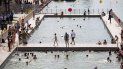 La piscina en la bahía de la Villette es París es uno de los sitios más visitados en esta época. La piscina en la bahía de la Villette es París es uno de los sitios más visitados en esta época.