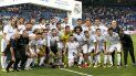 Los jugadores del Real Madrid posan con el trofeo tras vencer a la Fiorentina. Los jugadores del Real Madrid posan con el trofeo tras vencer a la Fiorentina.
