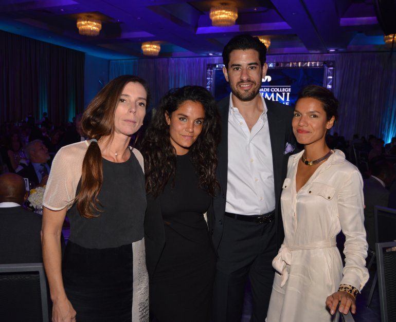 Vanessa Selk, Zoe Lukov, Adrian Aiz y Mariana Pariani