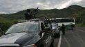 Agentes de la policía del estado de Guerrero, en México, vigilan un autobús donde viajaban estudiantes de la Escuela de Ayotzinapa este miércoles 13 de septiembre de 2017, en la autopista Chilpancingo-Tixtla. Agentes de la policía del estado de Guerrero, en México, vigilan un autobús donde viajaban estudiantes de la Escuela de Ayotzinapa este miércoles 13 de septiembre de 2017, en la autopista Chilpancingo-Tixtla.
