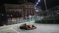 Vettel obtuvo la mejor marca al parar el reloj en 1:39,491 minutos en el circuito callejero de Marina Bay. Vettel obtuvo la mejor marca al parar el reloj en 1:39,491 minutos en el circuito callejero de Marina Bay.