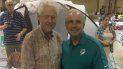 El alcalde Carlos Giménez recibió al ex Presidente Clinton en su visita al refugio. El alcalde Carlos Giménez recibió al ex Presidente Clinton en su visita al refugio.
